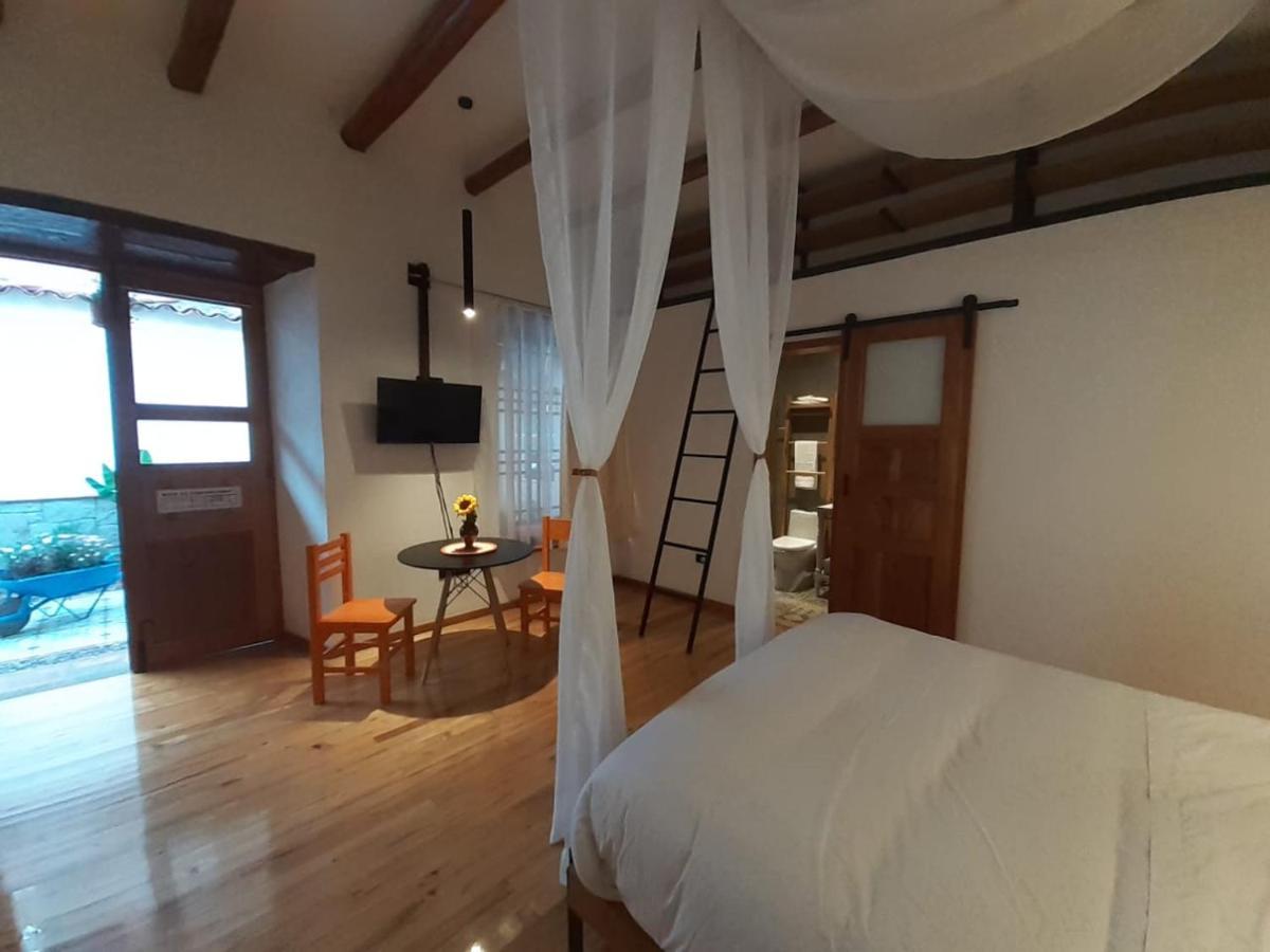 Hostal Suite Le Fabrique Cuenca Esterno foto